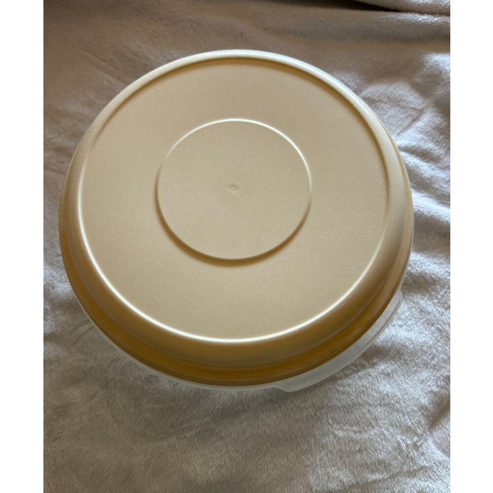 Vintage Rubbermaid Servin' Saver Bowl & Lid (22 Cups)